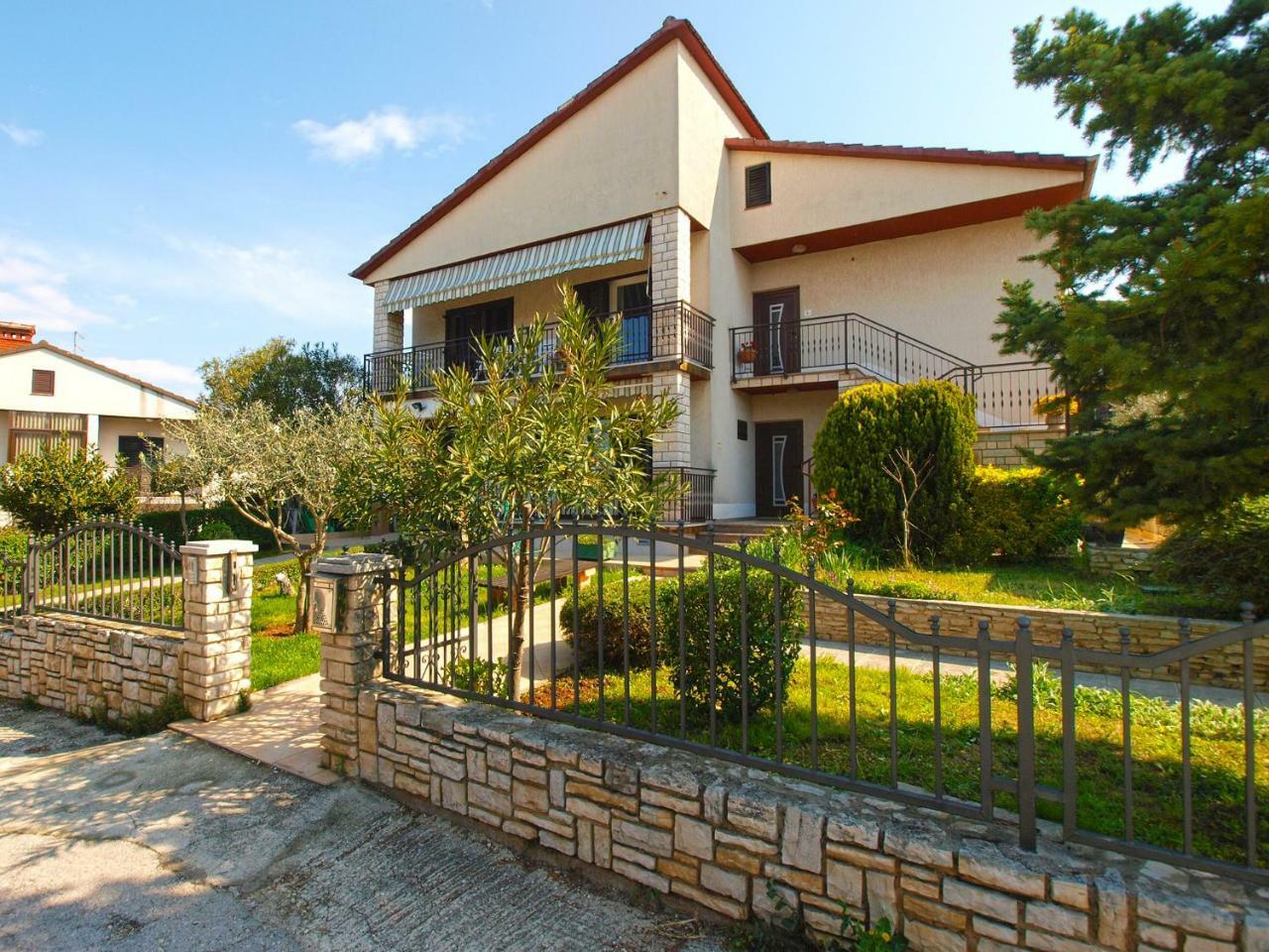 Apartment Nadia 1844 Pula Buitenkant foto